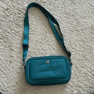 Lululemon crossbody camera bag